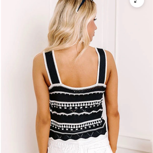 Entro Savannah Crochet Tank in Navy. Size Large. - Picture 3 of 8